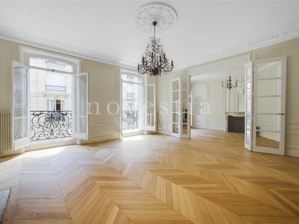 Un appartement de 6 pièces de 200 m² 