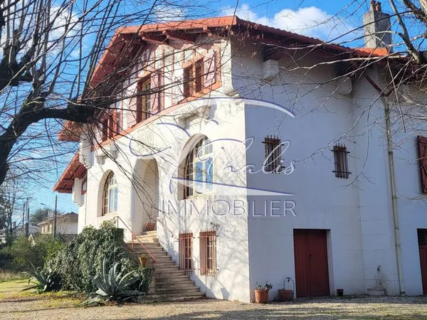 Maison 12 pièces 319 m² 