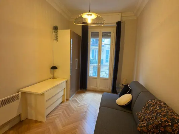 Studio 1 pièce 24 m² 