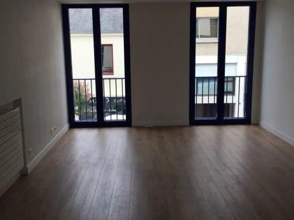 LOUE APPARTEMENT EN COEUR DE VILLE de CHOLET 