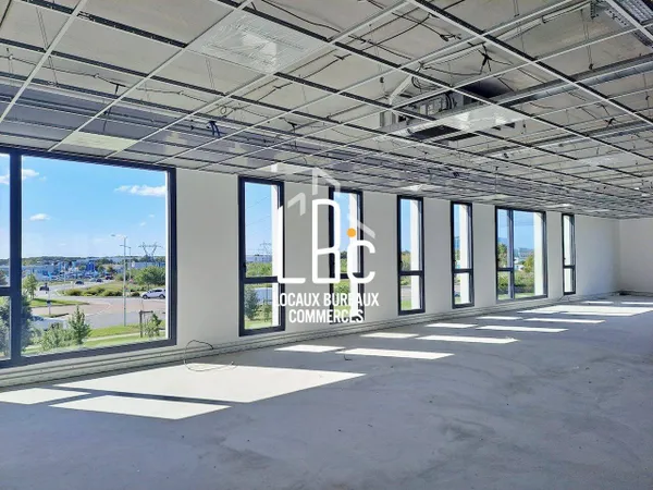 Bureaux 810 m² 