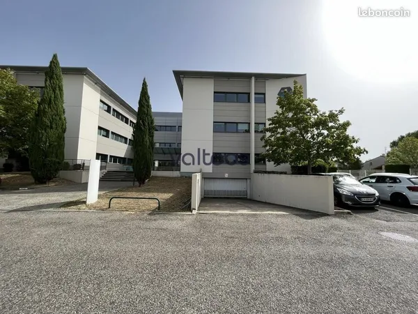 Bureaux 548 m² 