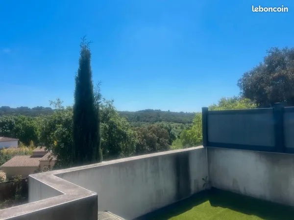 Villa mitoyenne montpezat 10mn de Nîmes 