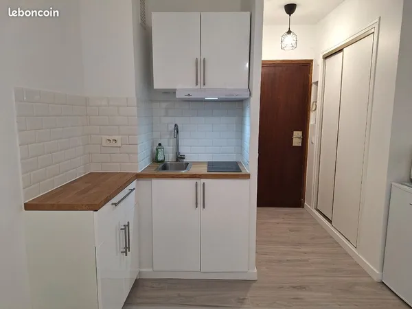 Studio meublé totalement rénové octobre 2024 18m² Périer 13008 