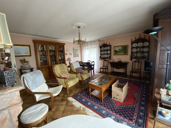Maison T4 de 95 m2 avec 50m2 de dépendances sur combles amén 