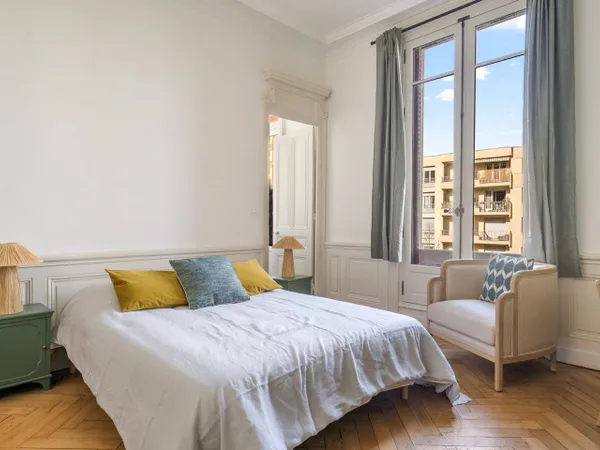 Appartement 1 pièce 554 m² 