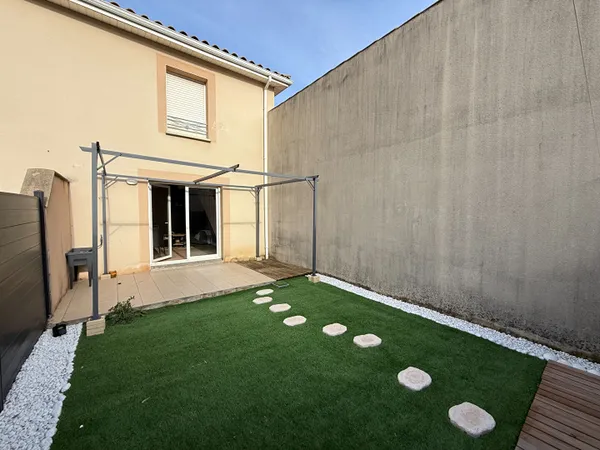 MAISON MEUBLEE EN RESIDENCE A CARCASSONNE AVEC GARAGE 