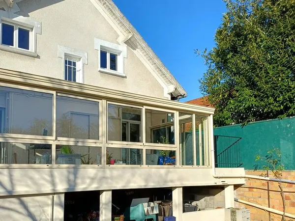 • Maison meulière 5 pièces 101 m² - Véranda, sous-sol total - Gare à pied 
