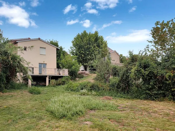 Ensemble immobilier 8 pièces 220 m² 