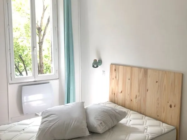 Location charmant appartement 3 pièces T3 rénové et meublé proche reformés 13001 et cinq 