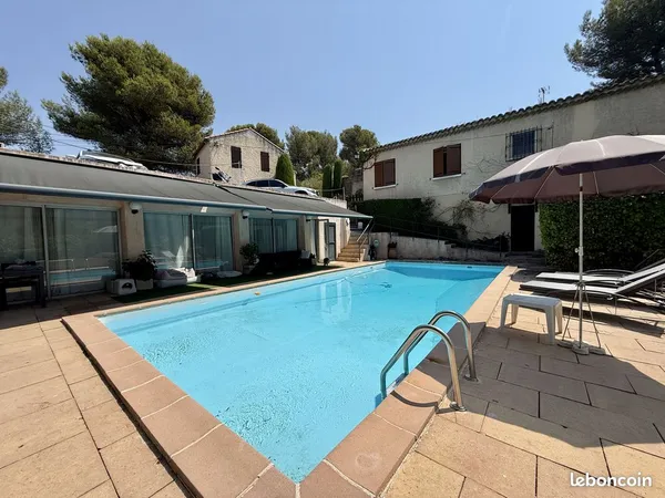 Propriété 9 pièces 400 m² 