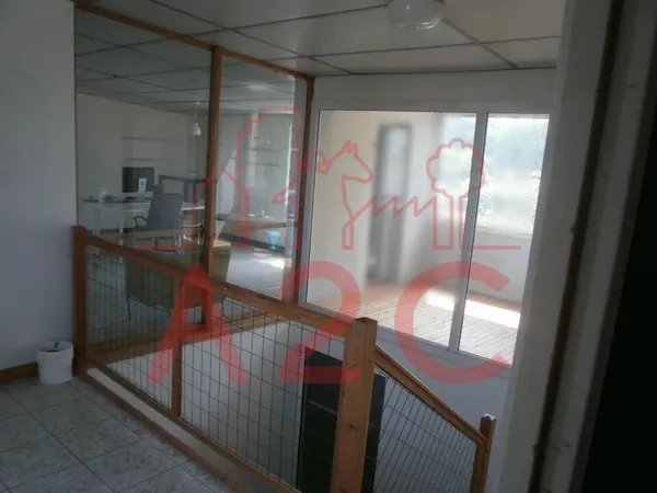 Bâtiment à usage professionnel de 172m² 