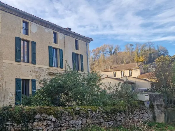 Canton AURIGNAC- Jolie maison en pierres avec dépendances et jardin 