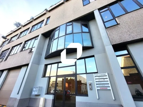 SURFACE DE BUREAUX A LOUER - 151 m² non divisibles 