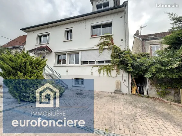 Studio 1 pièce 28 m² 