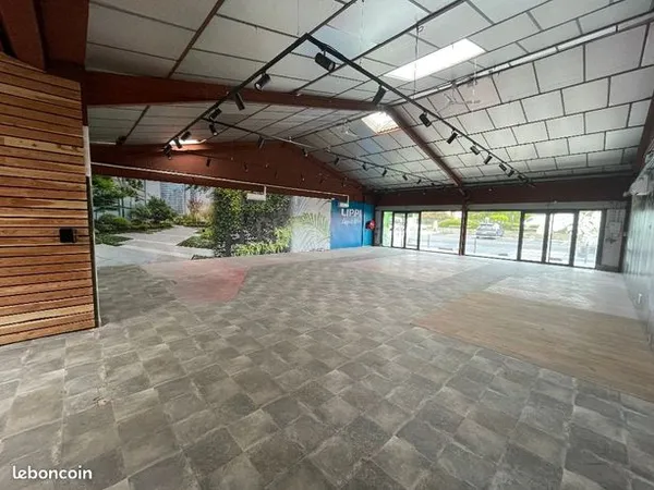 Local commercial 460 m² 