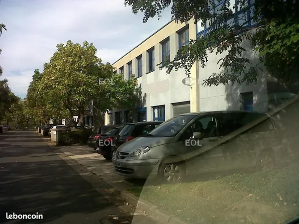 Local bureaux 1 111 m² 