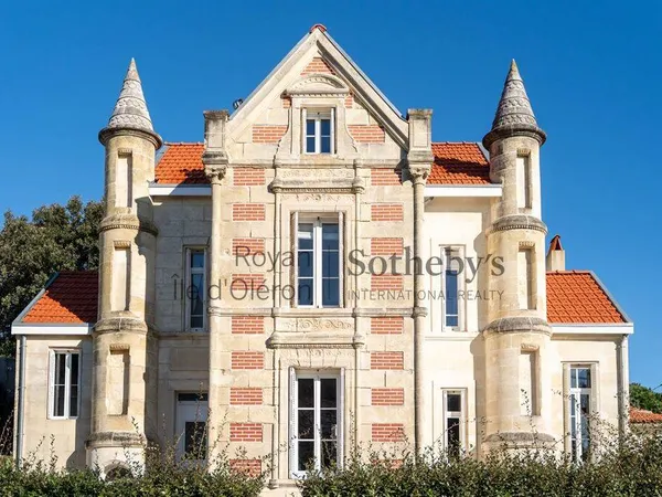 Maison 9 pièces 180 m² 