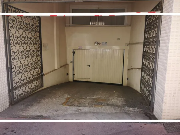 GRAND GARAGE 26 M² : AV DES ANGLAIS 