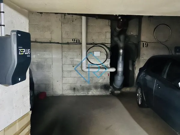 Parking en location avec borne electrique 100 € 