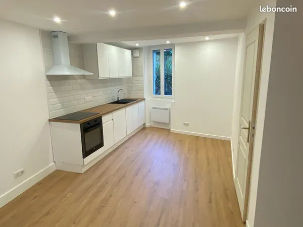 Maison de village T3 centre Brignoles 