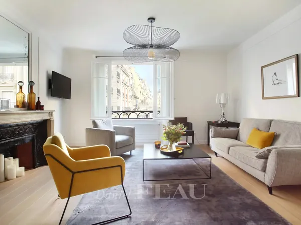 Paris 7ème - Gros Caillou - 85 m² rénové avec vue dégagée 