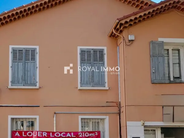 Local commercial 211 m² 