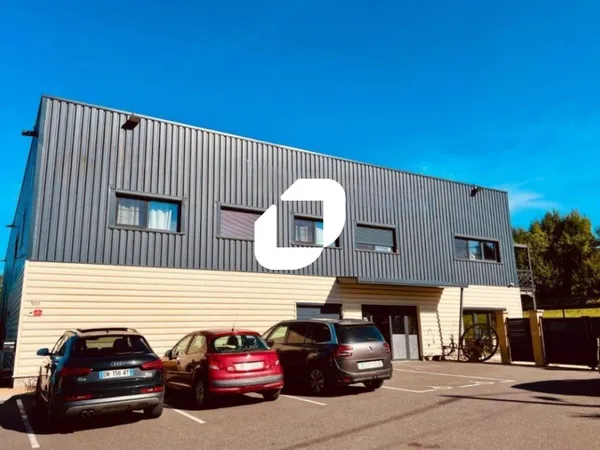 Local d'activité 1035 m² 
