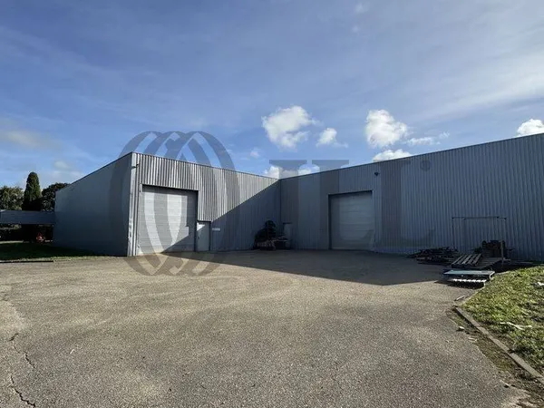 Local d'activité 1480 m² 