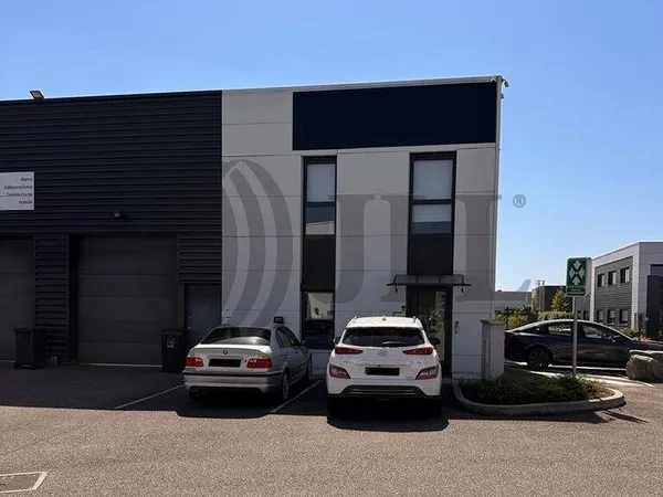 Local d'activité 300 m² 