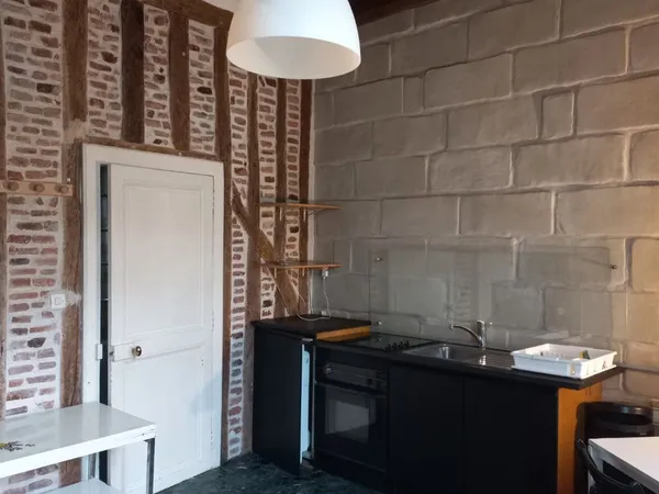 38m2 place des halles Tours 
