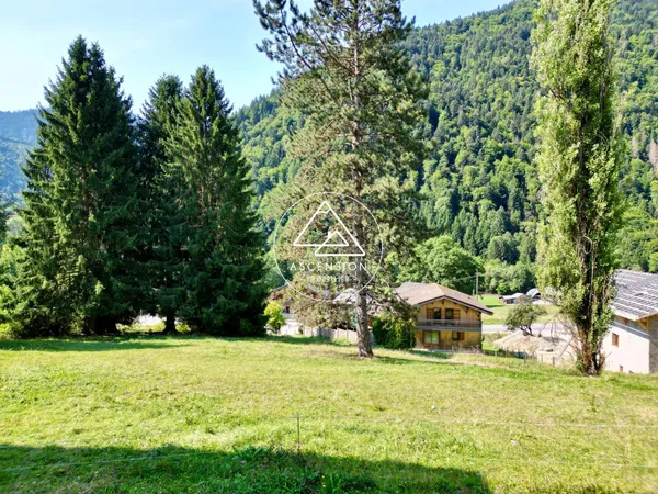 Terrain constructible de 717 m² - Quartier de l'Abbaye - Saint-Jean-d'Aulps 
