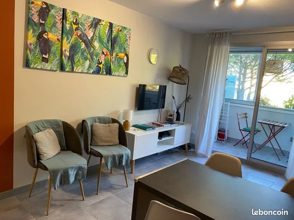 Loue studio à l'anneé 