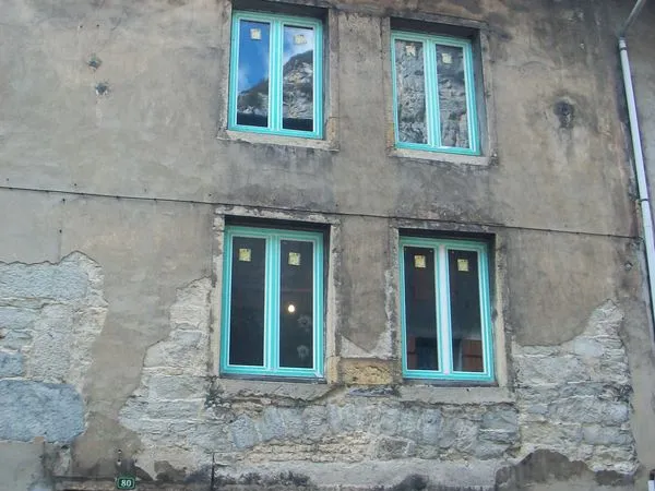 Maison de ville en pierre à rénover a proximité de l'Albarine 