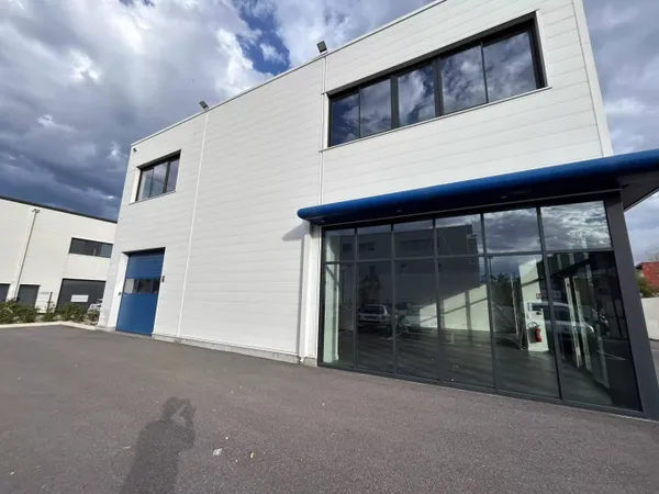 Local d'activité 225 m² 