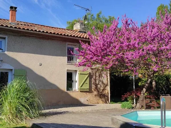 Maison 8 pièces 242 m² 