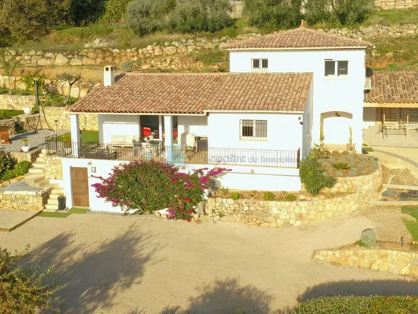 Villa Le Tignet 130 m² piscine sur terrain de 1500 m² belle vue 