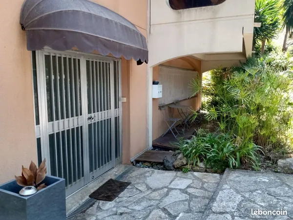 Location a l'année Studio hauteur Antibes Semboules 