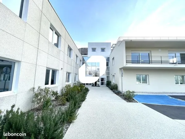 Bureaux 5 pièces 699 m² 