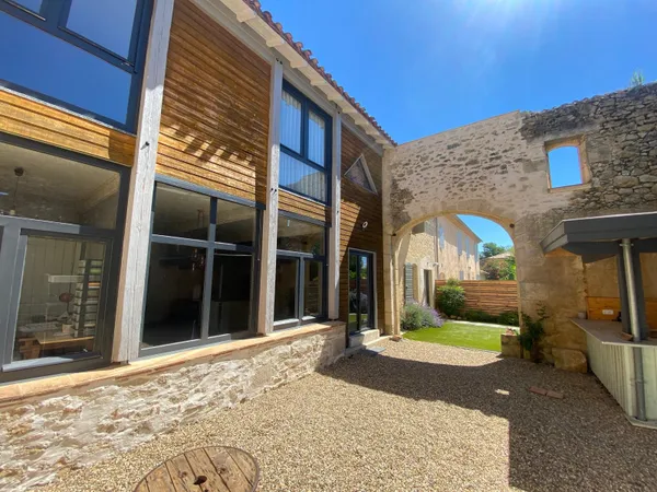 Maison en pierre de 149 m2, 3 chambres avec jardin 