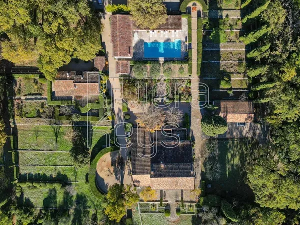 PEYMEINADE : Propriété d'exception, bastide, maisons de gardien 