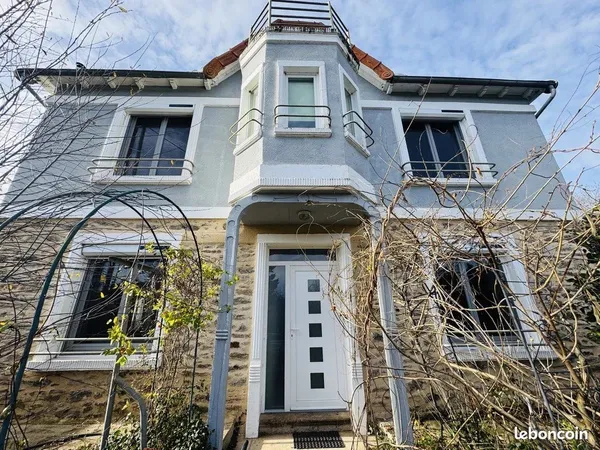 Propriété 8 pièces 234 m² 