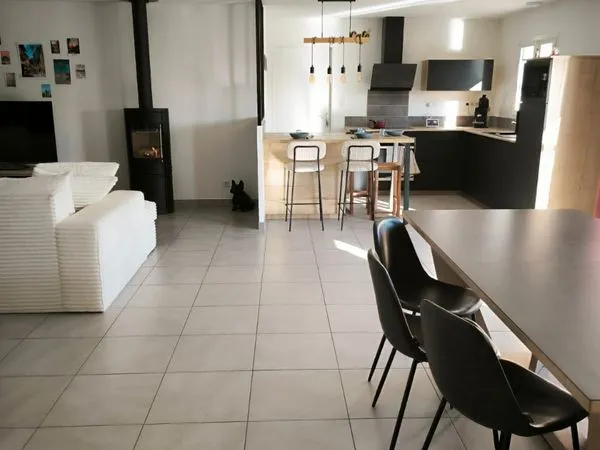 Loue maison avec grand garage 