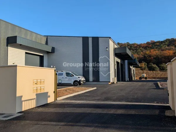 Entrepôt 155 m² 