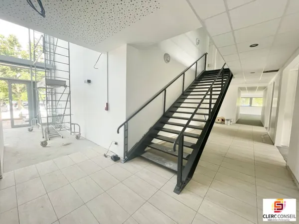 Bureau 144 m² 