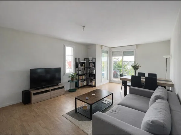 Appartement Saint Jean De Braye 3 pièce(s) 61.07 m2 - 2 chambres + garage + 2 parkings + balcon. 