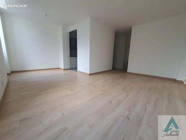 Studio 1 pièce 32 m² 