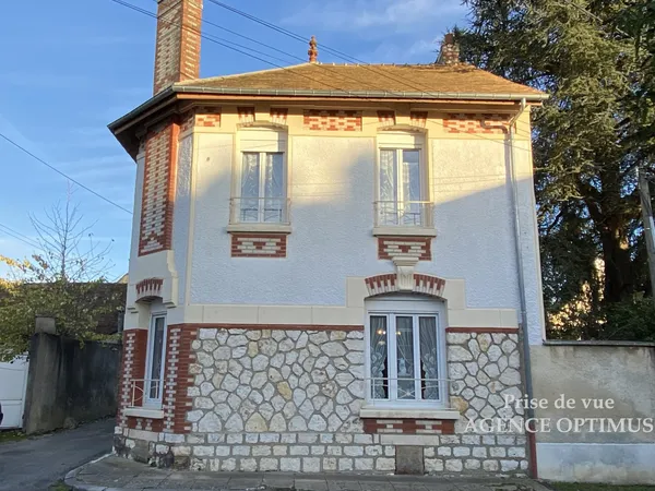 MAISON DE CARACTERE 1920 avec cour intérieure - Villeneuve l 