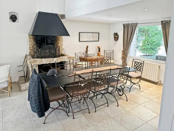 Maison 11 pièces 230 m² 