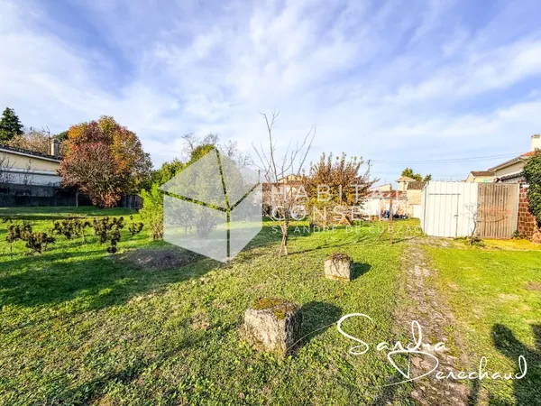 Terrain 700 m² 